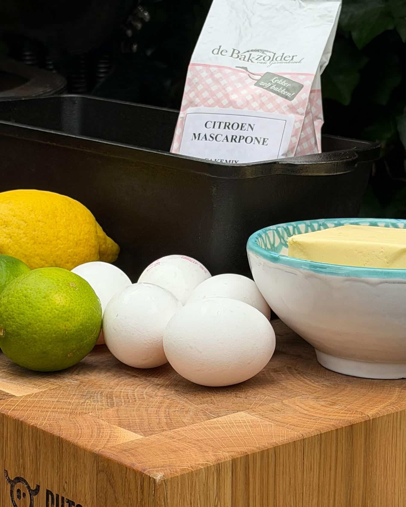 Ingrediënten voor citroen mascarpone cake: eieren, citroen, limoen, boter, bakmix - Dutch BBQ Dude