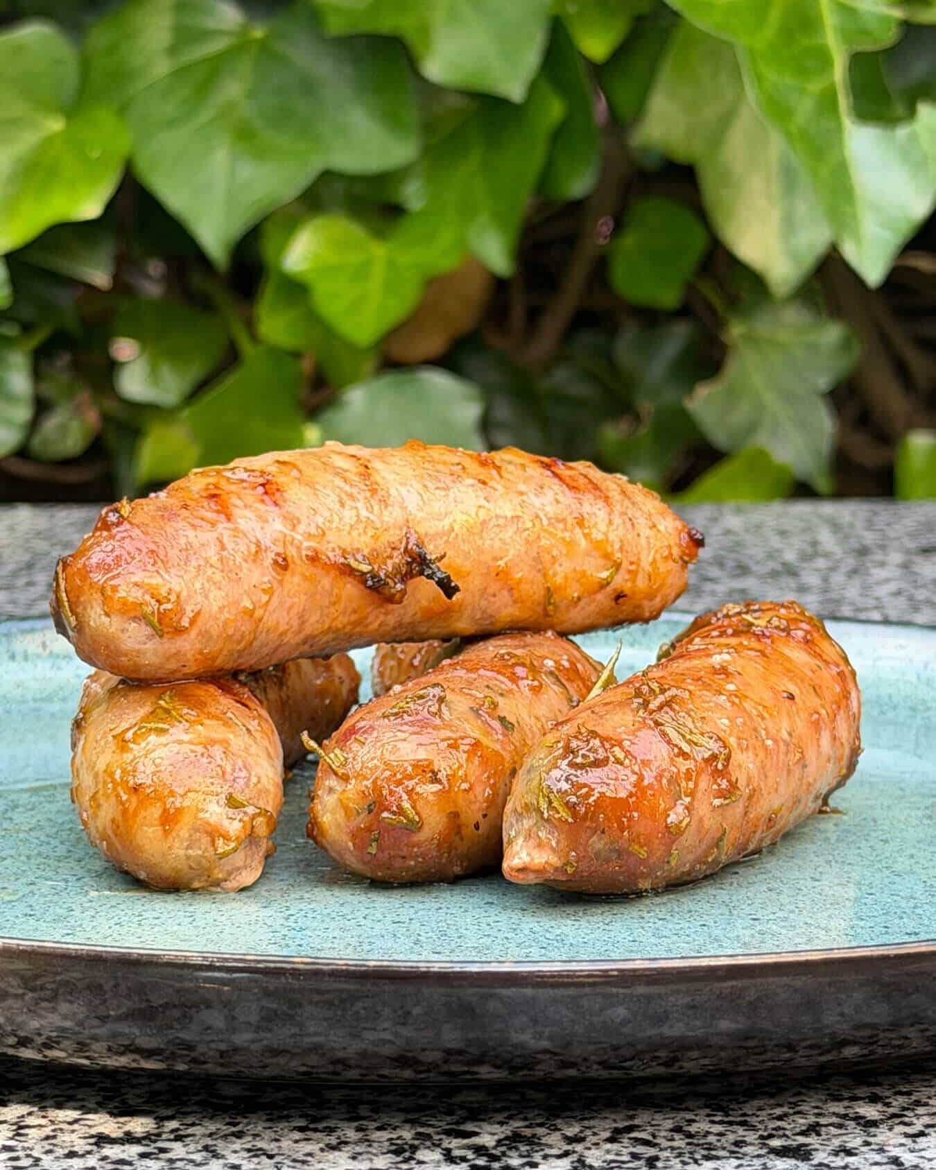 Gegrilde varkensworstjes met rozemarijn en mosterdglazuur - Dutch BBQ Dude