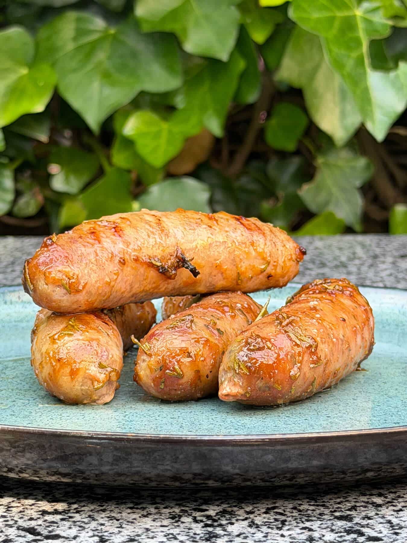 Gegrilde varkensworstjes met rozemarijn en mosterdglazuur - Dutch BBQ Dude